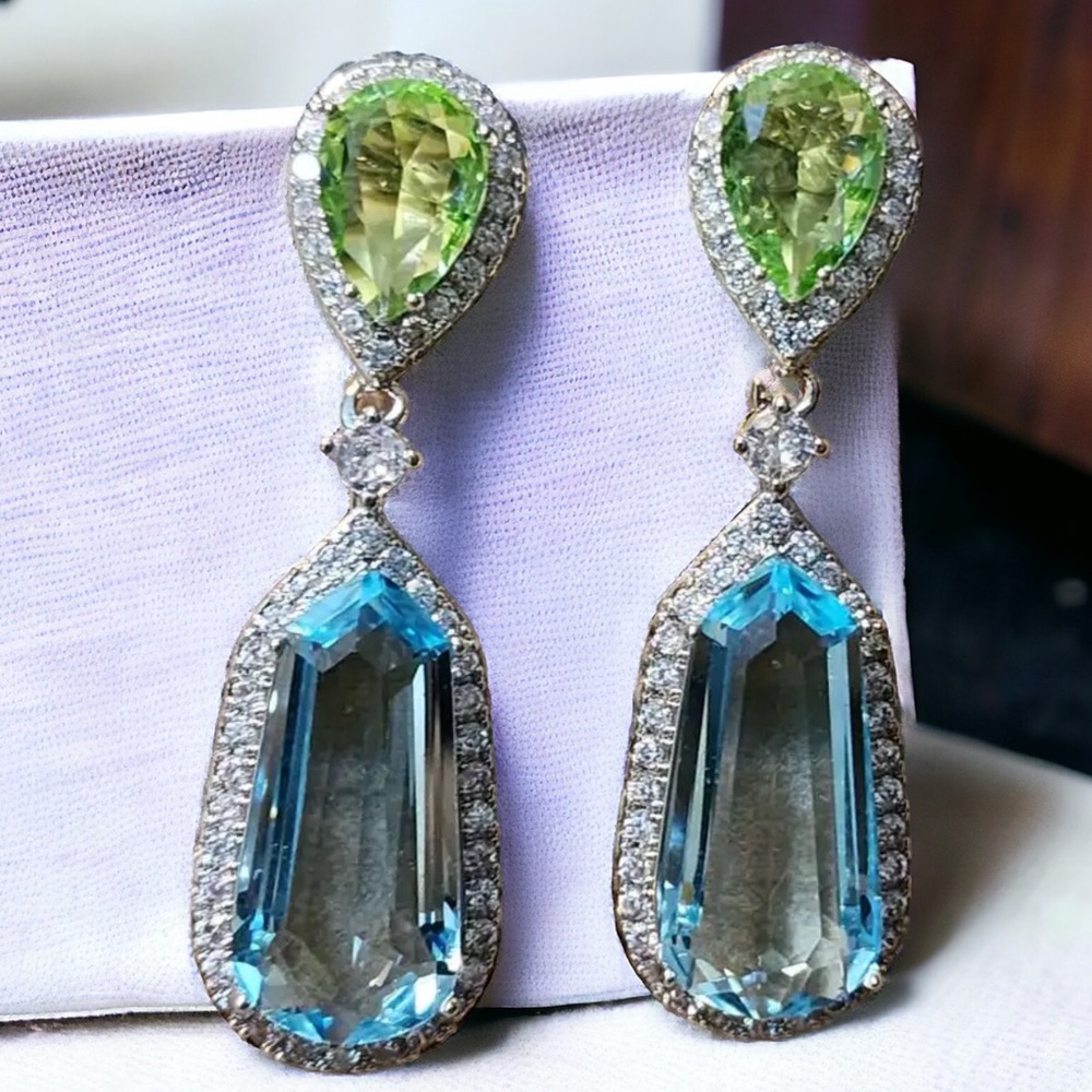 - 🪷Trendy SilverTone Blue &Green Cz Crystal Drop Earrings